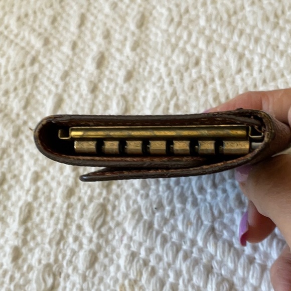 LV MONO KEY HOLDER “”Authentic “ - Picture 7 of 8